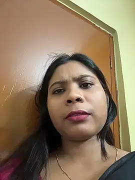 RedQQueen Show in webcam