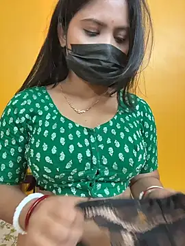 RedQQueen Show in webcam
