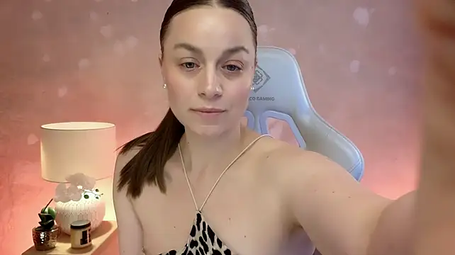 MilaFleur Adlı Modelin Canlı XXX Sohbeti