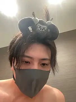 CHROME-kun925 在線直播表演