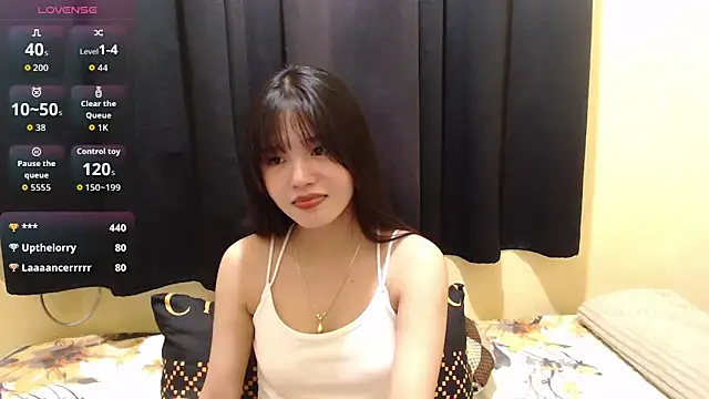 x_brittany_x's Live Chat Room