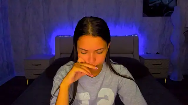 AlexaBarkley Show in webcam