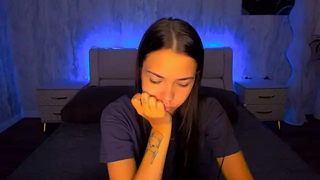 AlexaBarkley Adlı Modelin Canlı XXX Sohbeti