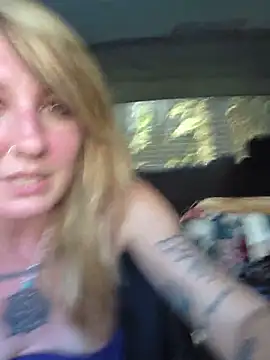 SheIsSomething Webcam Show