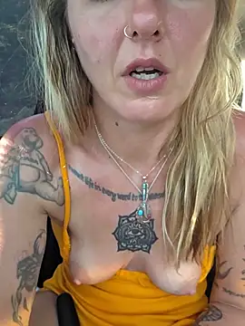 SheIsSomething – webcam-show