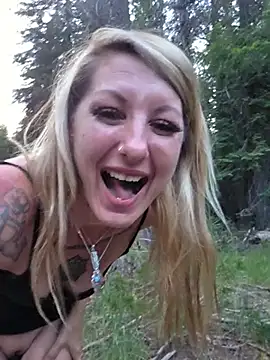 SheIsSomething Webcamshow