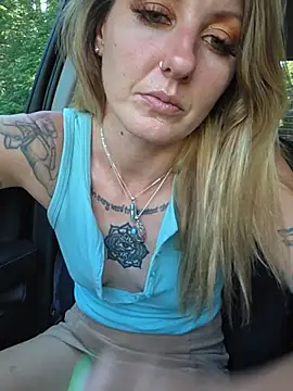 SheIsSomething Pertunjukan Webcam