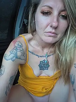SheIsSomething Webcamshow
