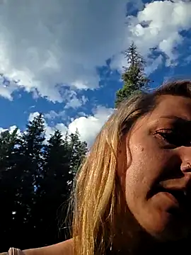 SheIsSomething Show in webcam