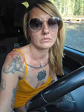 SheIsSomething Webcam-Show