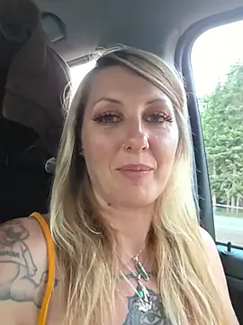 SheIsSomething's Webcam Show
