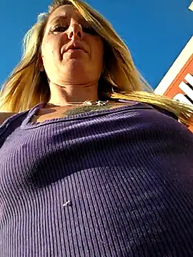 SheIsSomething Webcam Show