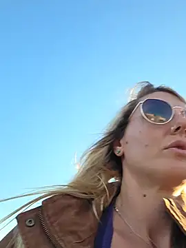 SheIsSomething's Webcam Show
