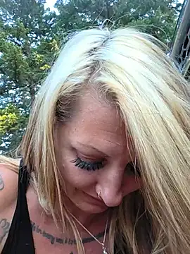 SheIsSomething's Webcam Show