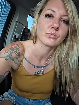 SheIsSomething – webcam-show