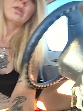 SheIsSomething Webcamshow