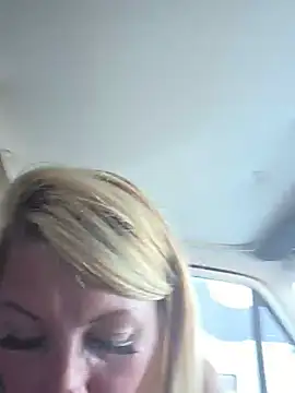 SheIsSomething Webcam-Show