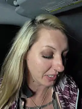 SheIsSomething's Webcam Show