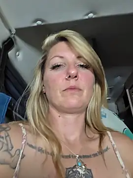 SheIsSomething Webcam show