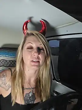 SheIsSomething Webcam-Show
