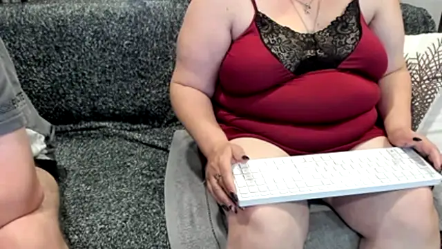 XXX chat uživo modela HotBiPaar