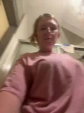 stormyybabe: διαδικτυακό σόου στην κάμερα