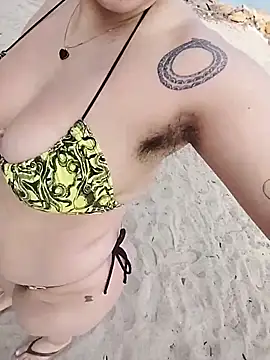 carmesix: διαδικτυακό σόου στην κάμερα