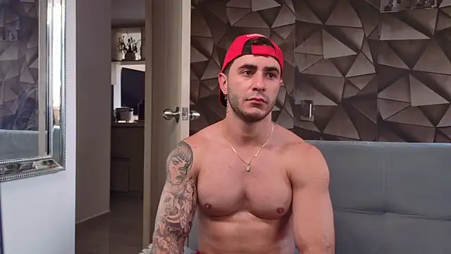 Show modela Latino_stud4u na web-kameri