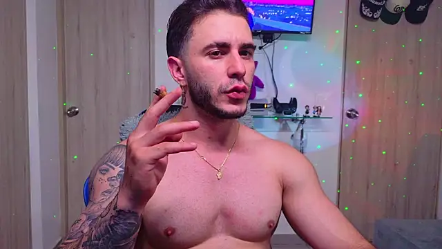 Latino_stud4u Show Webcam