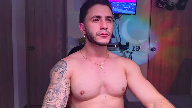 Latino_stud4u's Webcam Show