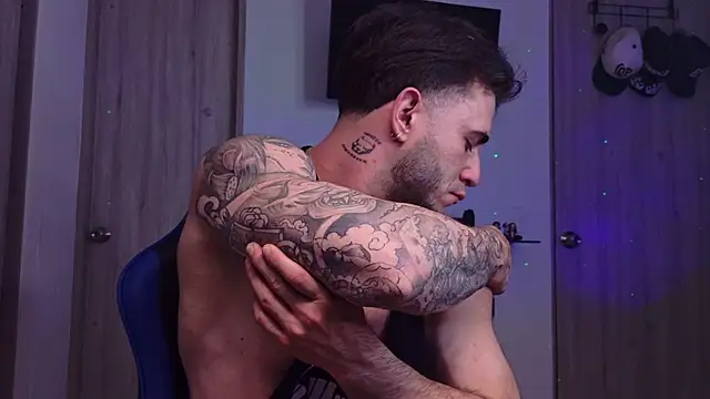Latino_stud4u 웹캠 쇼