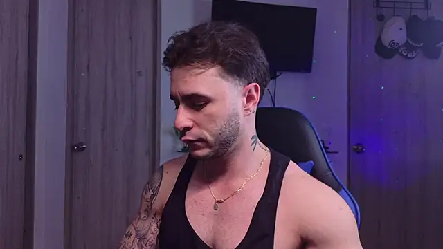 Latino_stud4u 웹캠 쇼