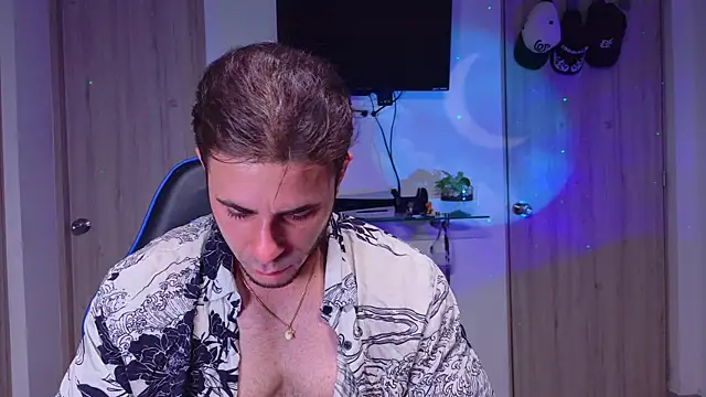 Latino_stud4uのウェブカメラショー