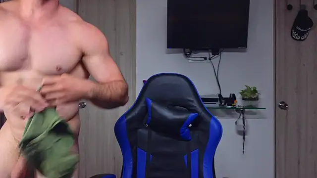 הופעת וובקאם של Latino_stud4u