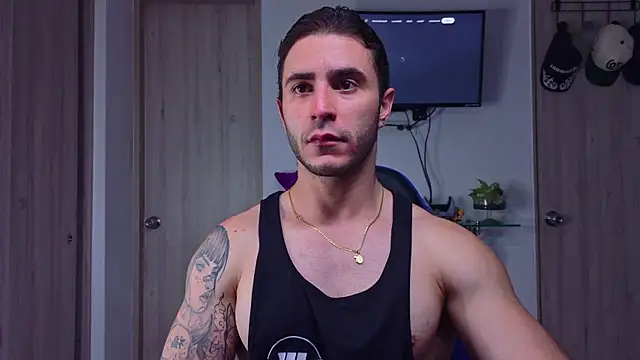 Latino_stud4u Show in webcam