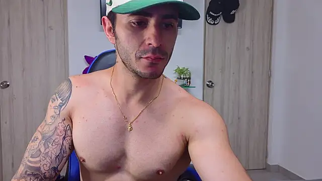 Latino_stud4uのウェブカメラショー