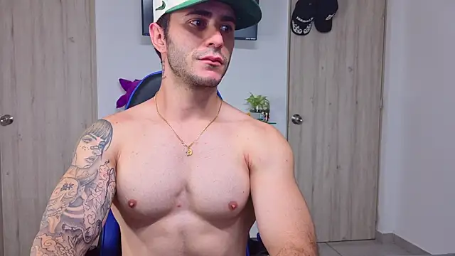 Latino_stud4u Show Webcam