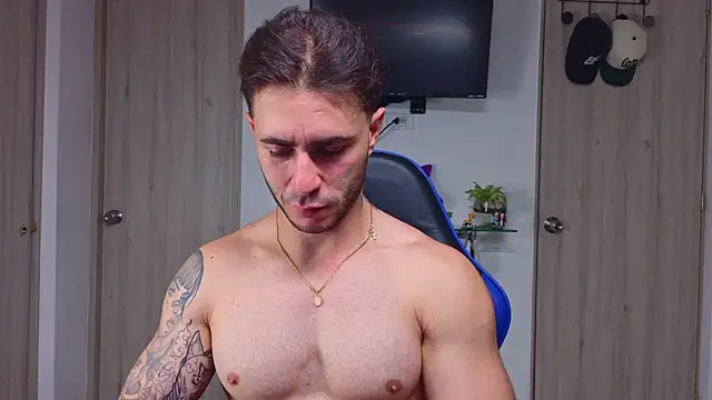 Latino_stud4u – webcam-show