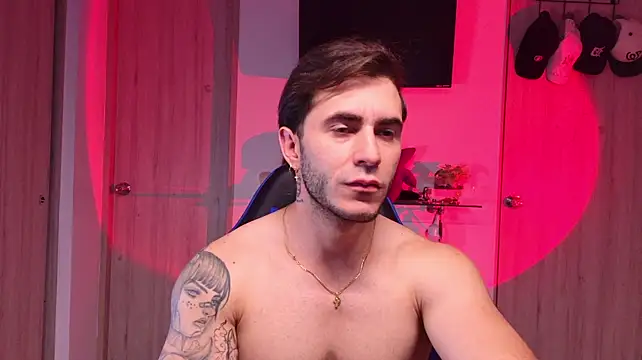 Latino_stud4uのウェブカメラショー