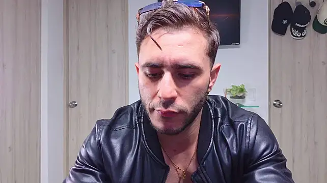 Latino_stud4u Show Webcam