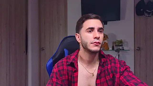 Latino_stud4u: διαδικτυακό σόου στην κάμερα