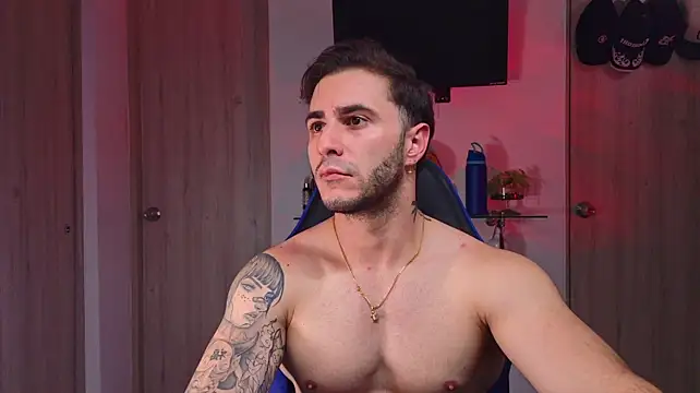 Latino_stud4uのウェブカメラショー