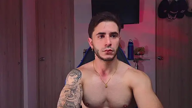 Latino_stud4u: διαδικτυακό σόου στην κάμερα
