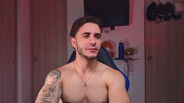 Latino_stud4u 网络视讯表演