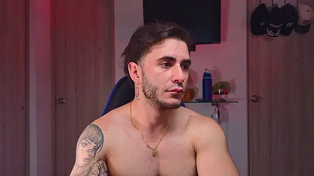 Latino_stud4u webcam show
