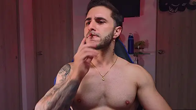 Show de Latino_stud4u na webcam