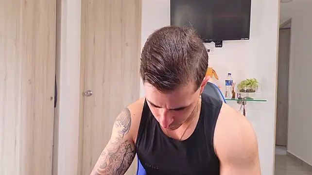 Latino_stud4u Pertunjukan Webcam