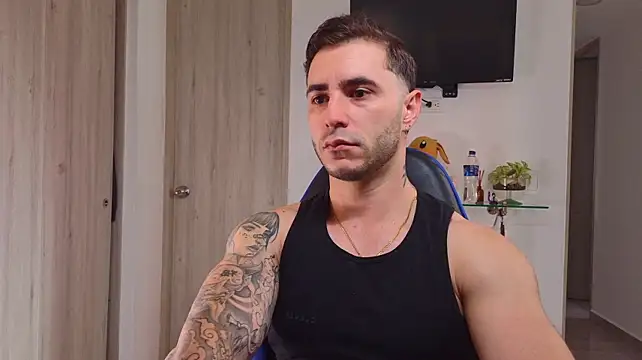 Latino_stud4u Show Webcam