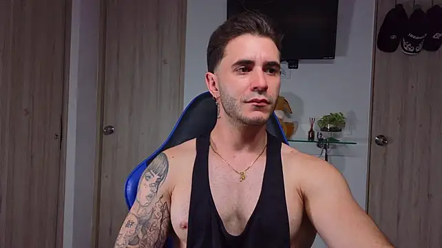 Latino_stud4u Webcam Show