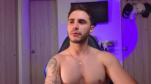 Latino_stud4u 웹캠 쇼